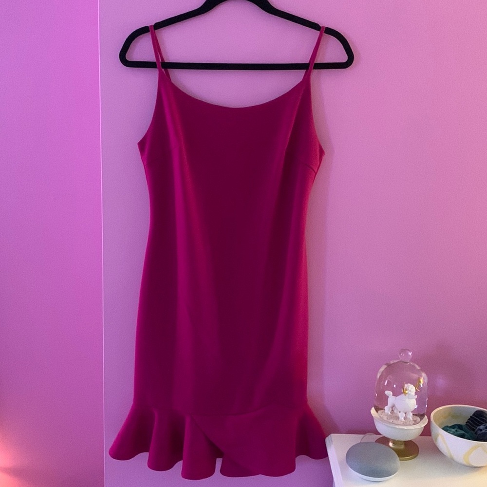 Aqua women's dress size medium it's a fuchsia color.